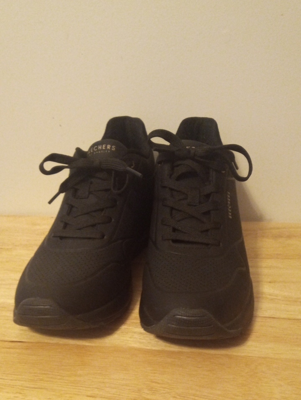 Skechers Women's All-Black Athletic Lace-Up Trainers
